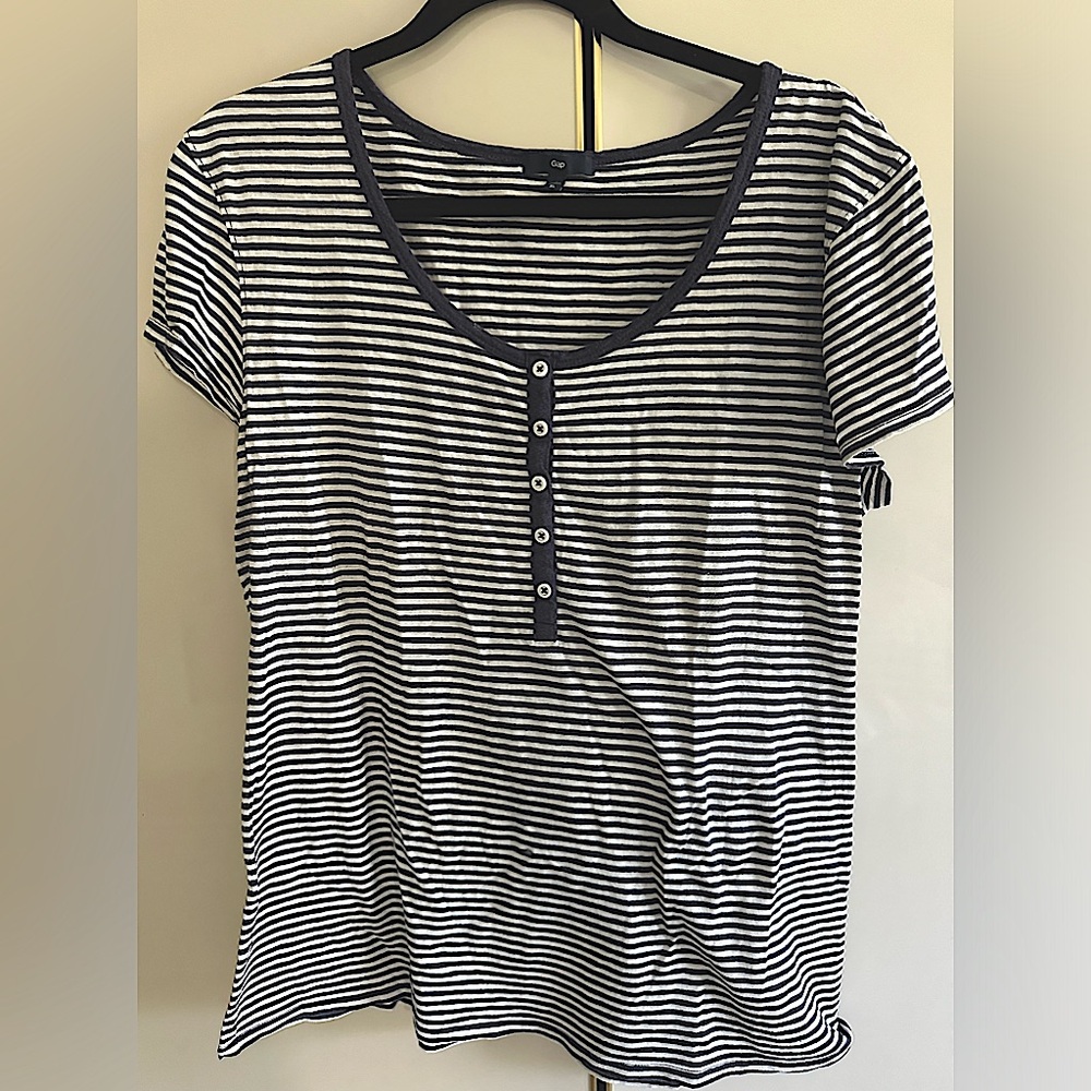 Old Navy top